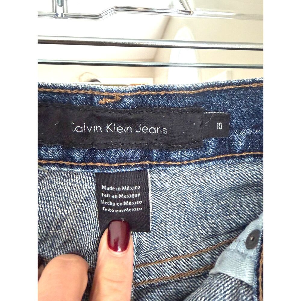 Classic Calvin Klein Denim Shorts, Medium Wash, High Rise, Mom Shorts, Size 10 - Picture 3 of 6